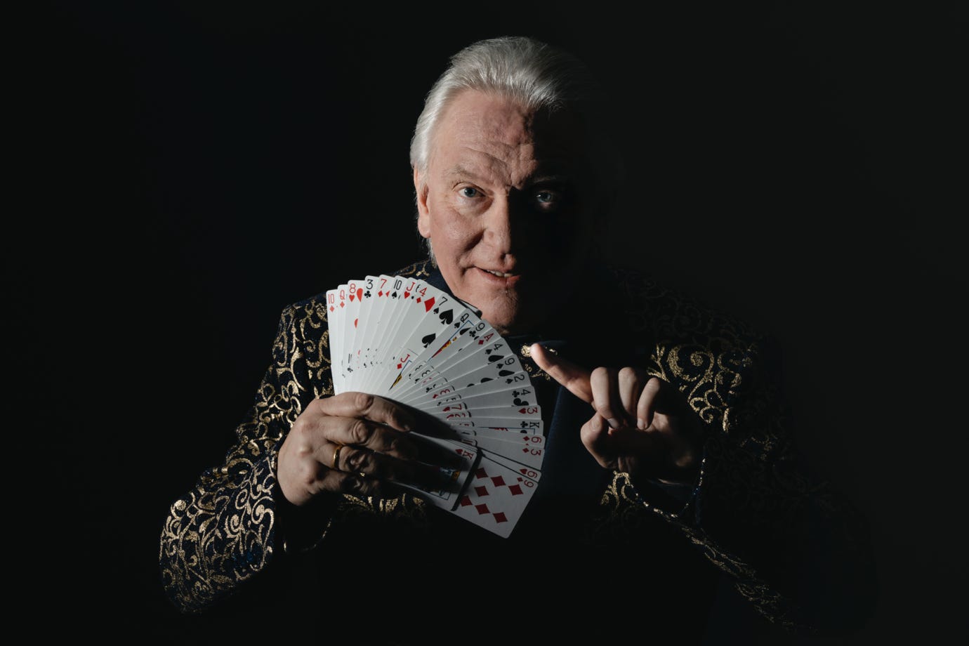 Zauberer, Zauberkünstler, MIKI, Michael Scheid, Card Magic, Close Up Magic, Stand Up Magic, Zaubershow, Magic Show, Best of Magic, der beste Zauberer, Best Magician