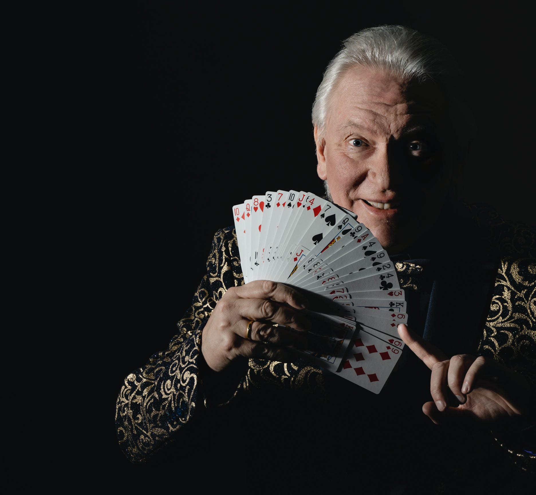 Zauberer, Zauberkünstler, MIKI, Michael Scheid, Card Magic, Close Up Magic, Stand Up Magic, Zaubershow, Magic Show, Best of Magic, der beste Zauberer, Best Magician